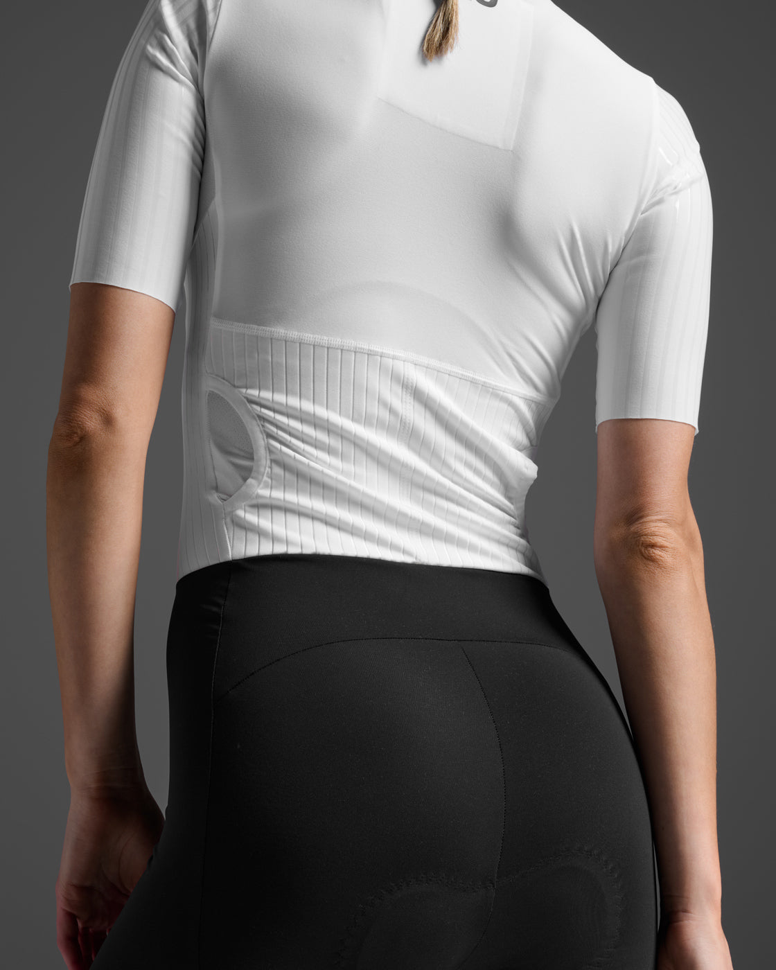 2xu-light-speed-react-sleeved-trisuit-nero-bianco image 4