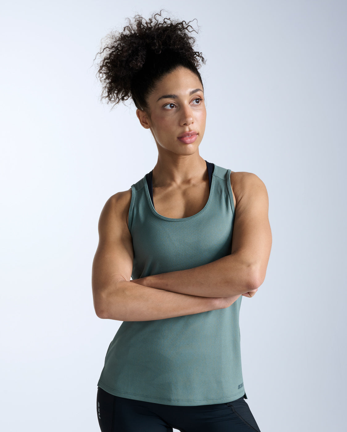 2xu-aero-singlet-canotta-running-donna-slim-2 image 1