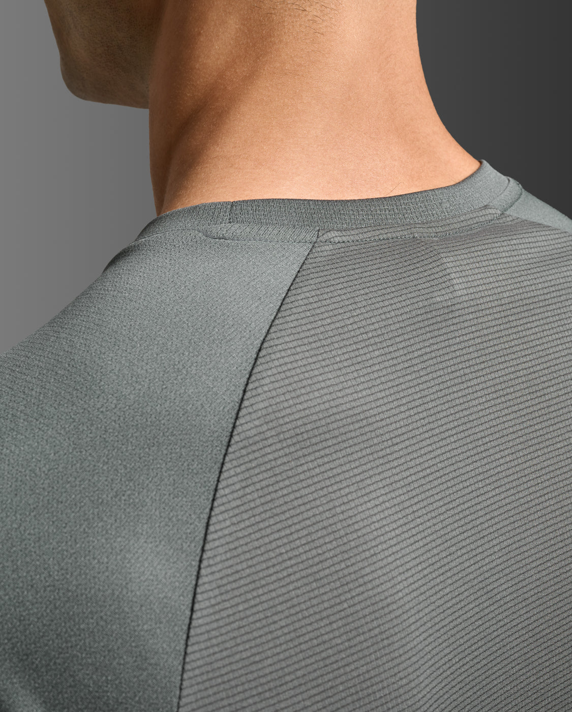 2xu-aero-tee-maglia-running-grigio-traspirante image 8