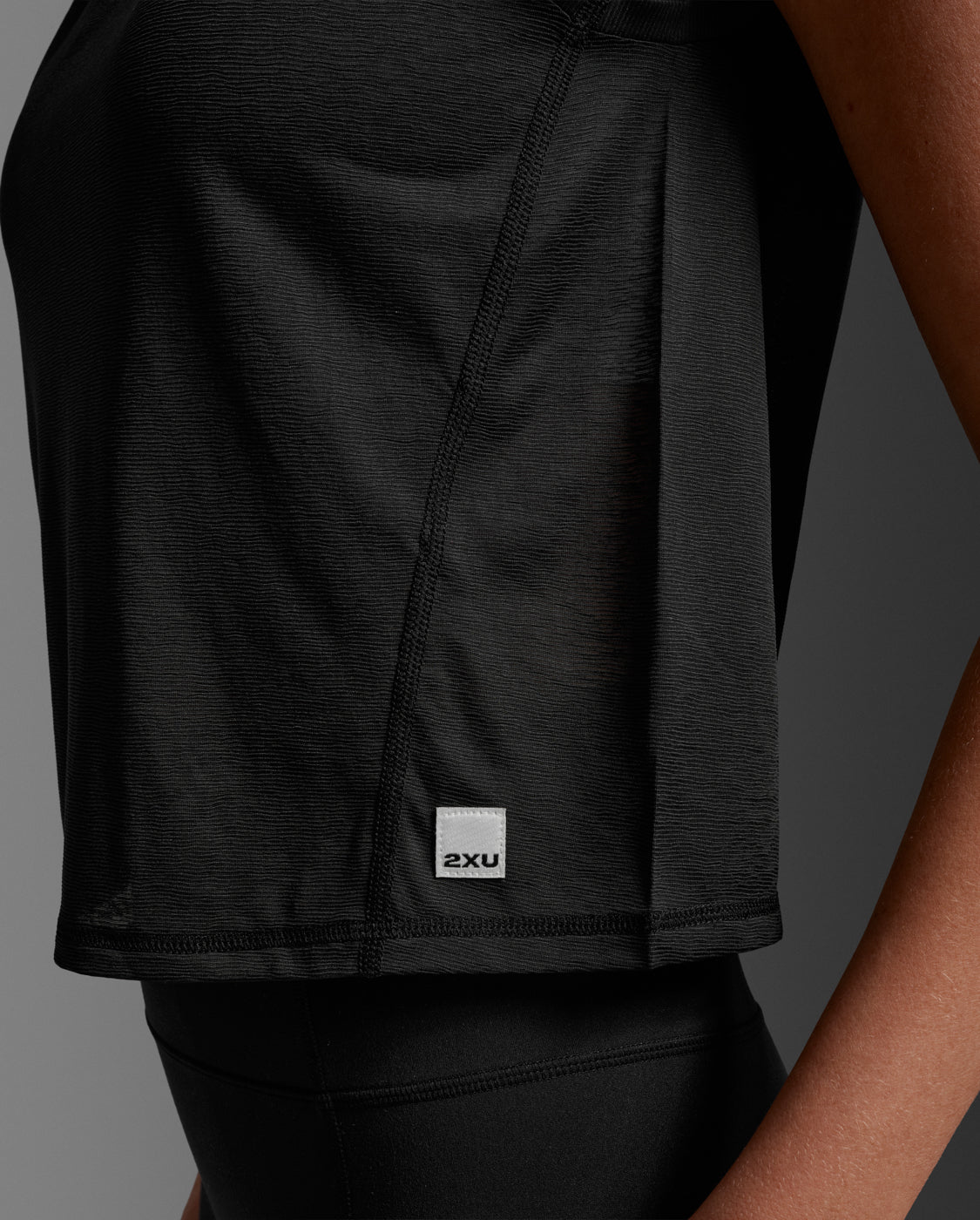 2xu-relight-crop-tank-canotta-crop-training-donna-nera image 7