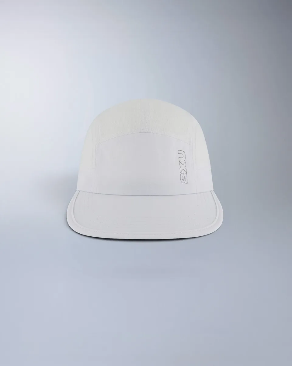 2xu-light-speed-cap-cappellino-running-unisex image 1