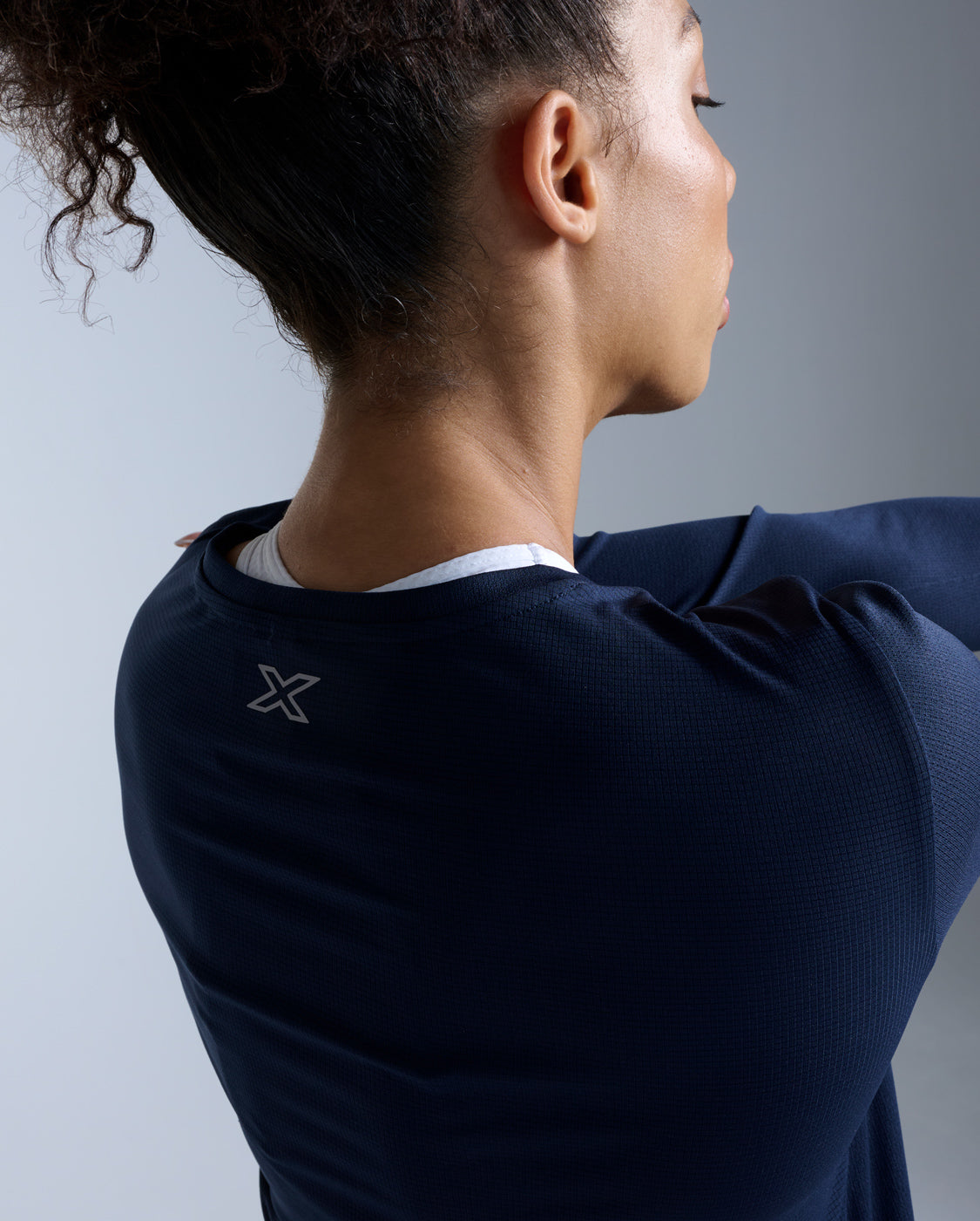 2xu-aero-long-sleeve-blu-maglia-running-manica-lunga-slim image 5