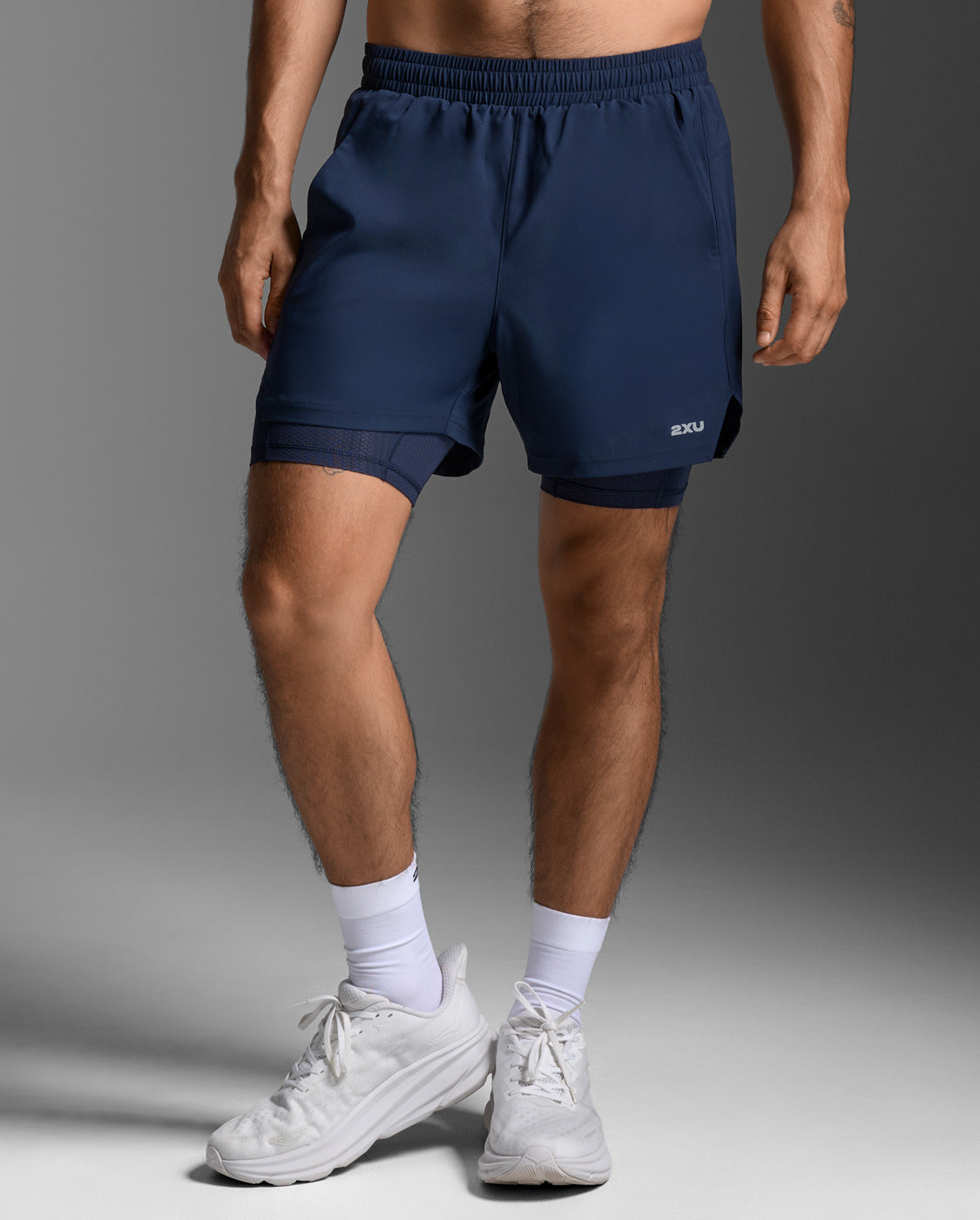 2xu-aero-mesh-2-in-1-shorts-5-pollici-pantaloncini-running-uomo-navy image 1