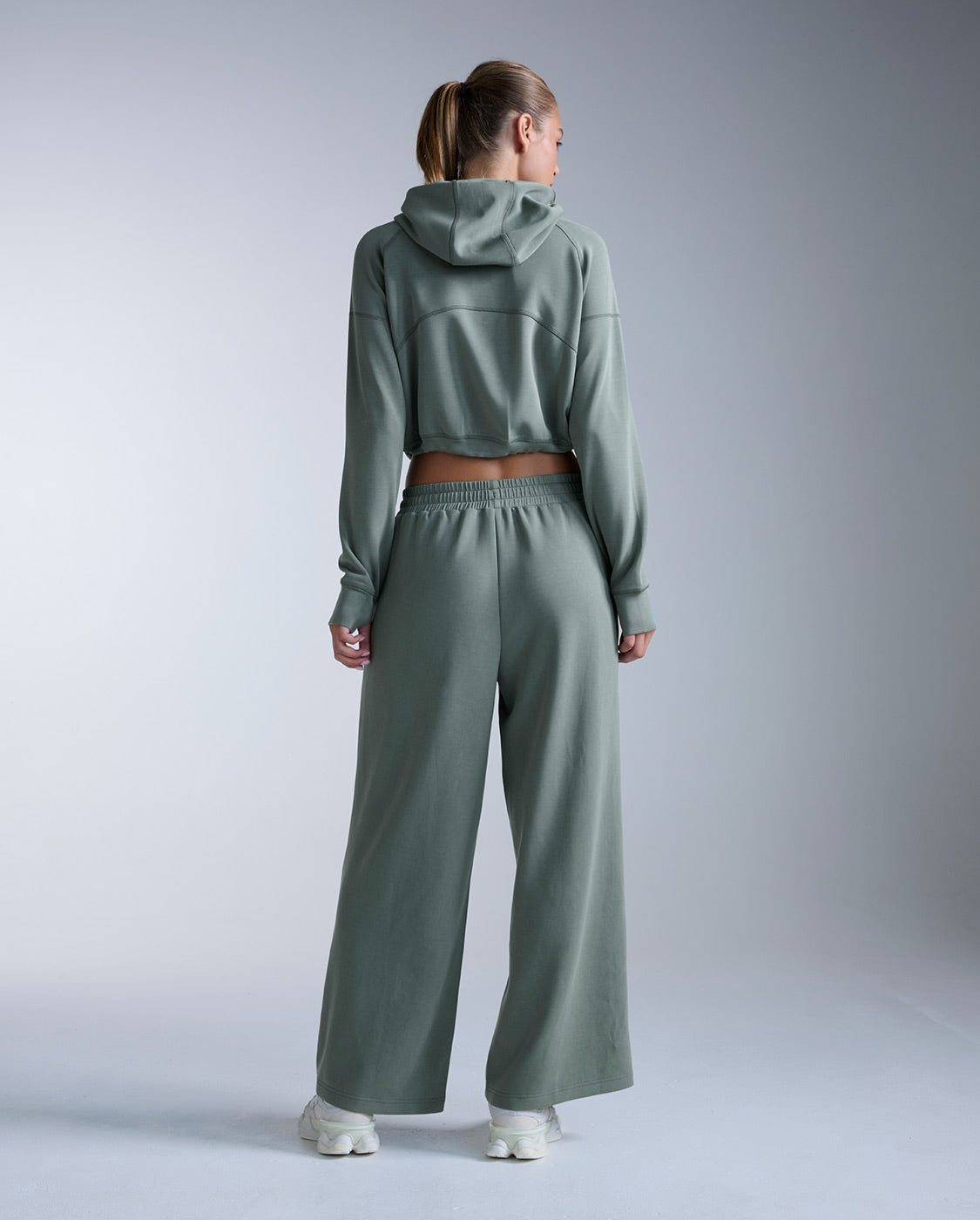 2xu-wonderluxe-felpa-hoodie-donna-cropped-verde-salvia image 8