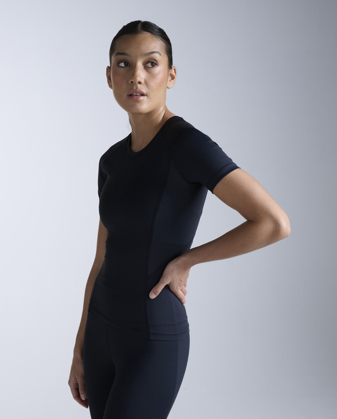 2xu-core-compression-short-sleeve-maglia-compressiva-manica-corta-nero image 7