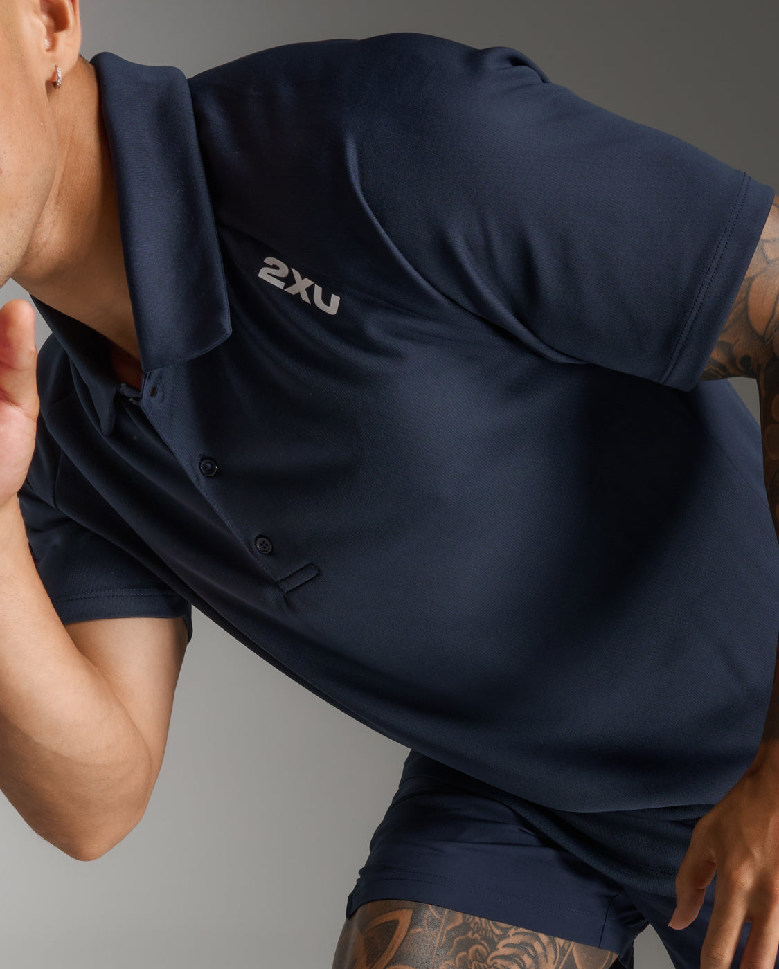 2xu-aspire-polo-uomo-blu-navy image 5
