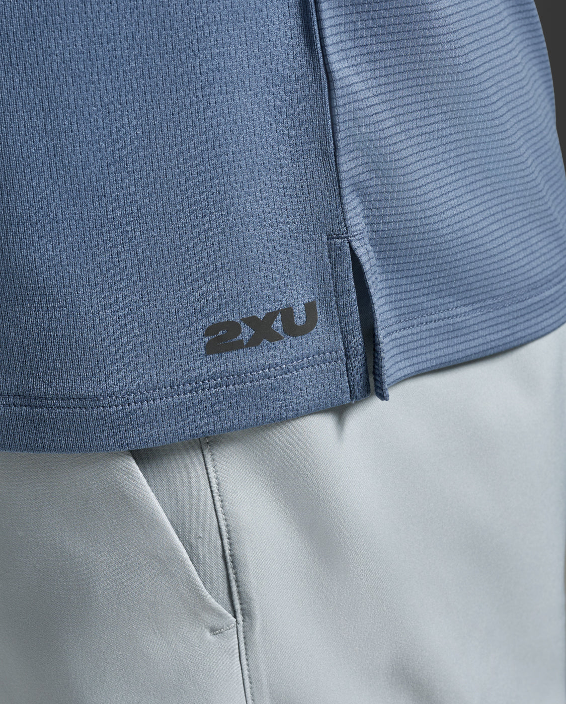 2xu-aero-tee-slim-uomo-maglia-running-blu-traspirante image 6