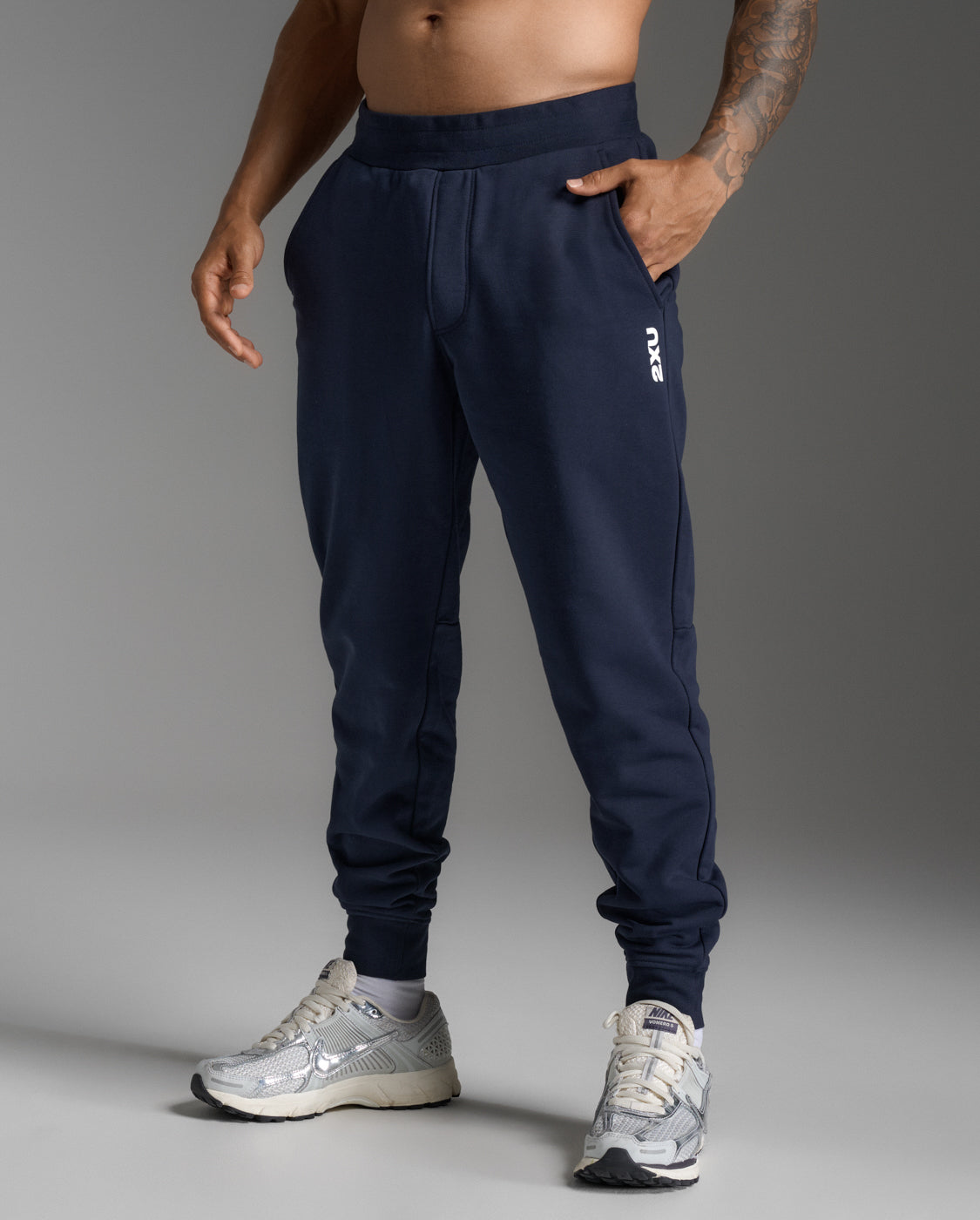 2xu-aspire-trackpants-uomo-in-fleece-blu-navy image 1