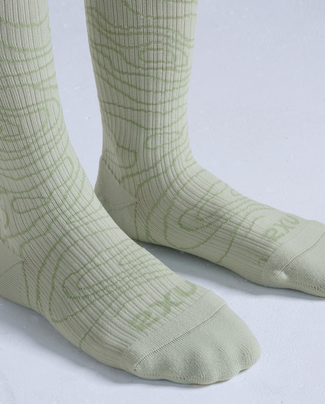 2xu-flight-bamboo-charcoal-calze-compressione-viaggio image 5