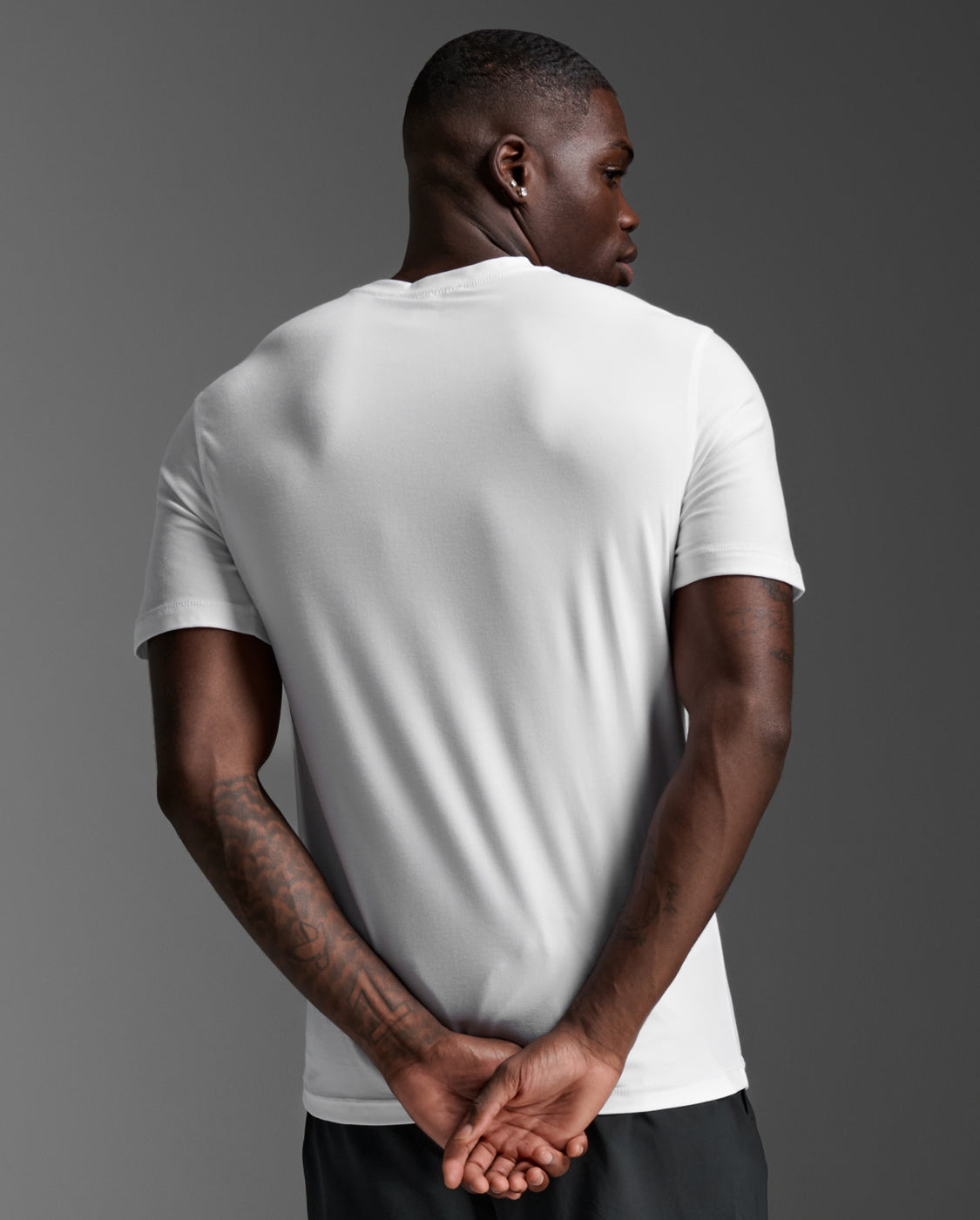 2xu-signature-tee-t-shirt-training-unisex-bianca image 3