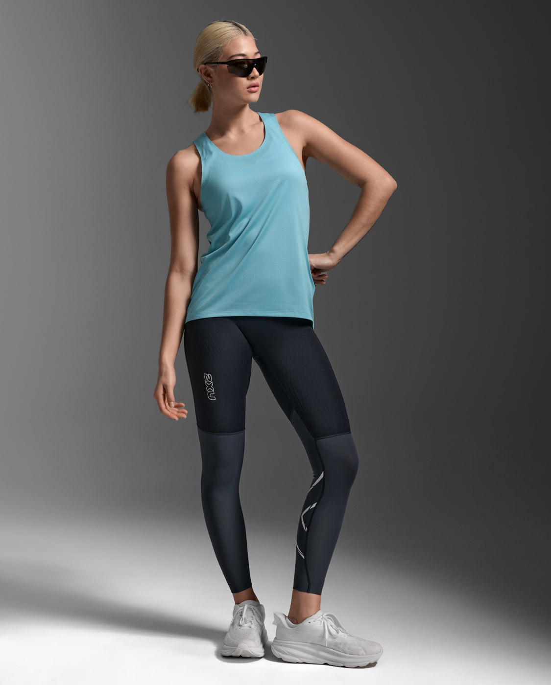 2xu-light-speed-tech-singlet-slim-donna image 5