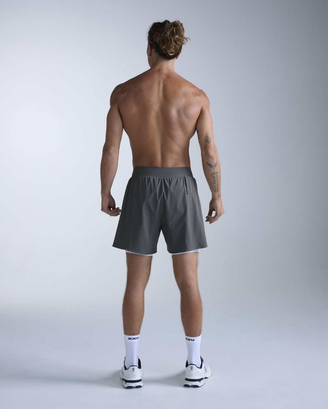 2xu-flex-shorts-2-in-1-5-pollici-training-con-compressione-grigio-scuro image 8