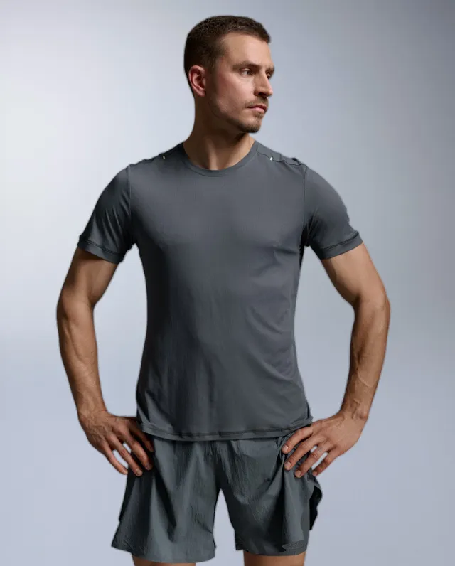 2xu-aero-trail-tee-maglia-trail-running-uomo-grigio image 1