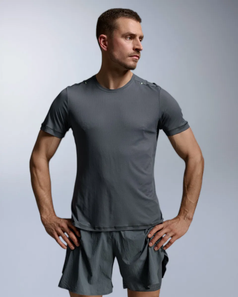 2xu-aero-trail-tee-maglia-trail-running-uomo-grigio image 1
