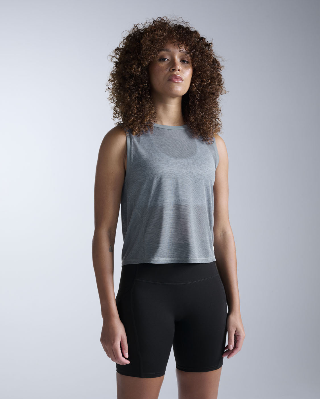 2xu-relight-crop-tank-canotta-training-donna image 1