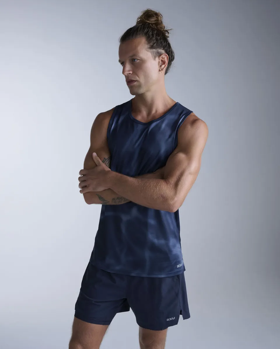 2xu-aero-tank-canotta-running-uomo-slim-blu-navy image 1