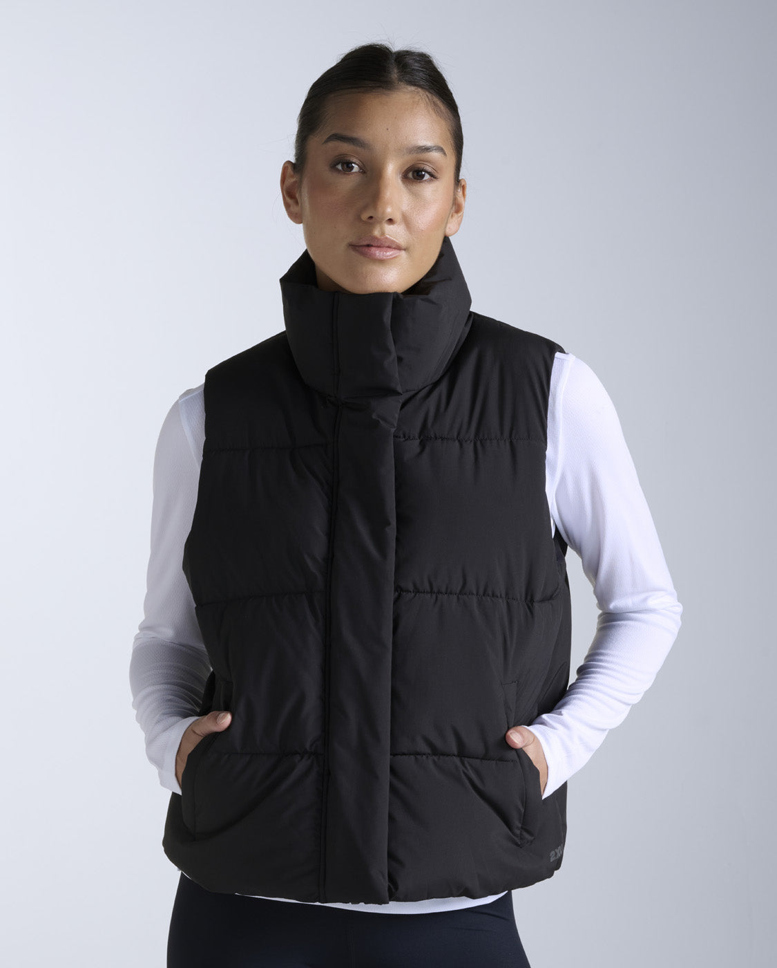 2xu-women-s-insulation-puffer-vest-gilet-nero image 1