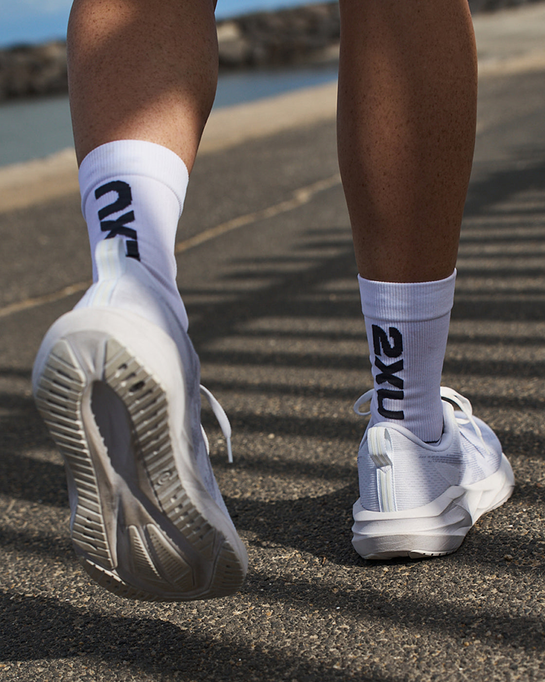2xu-vectr-cushion-crew-socks-calzini-running-cushion-crew image 2