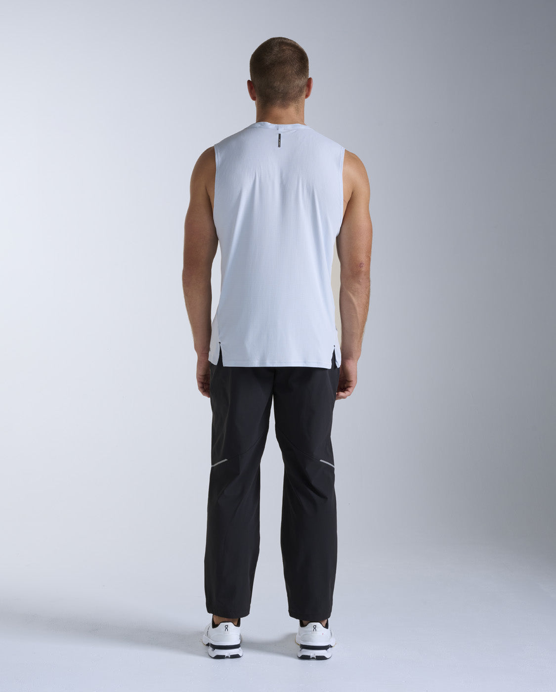 2xu-aero-trail-tank-uomo-canotta-trail-blu image 5