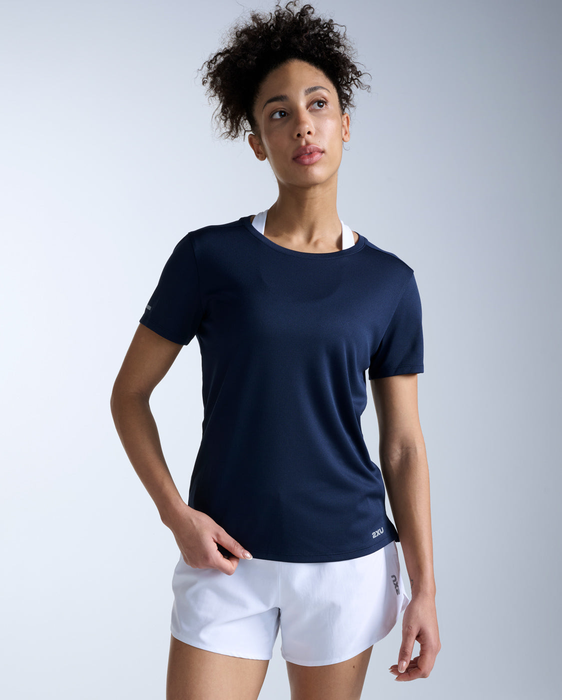 2xu-aero-tee-nera-blu-t-shirt-running-slim-traspirante image 1