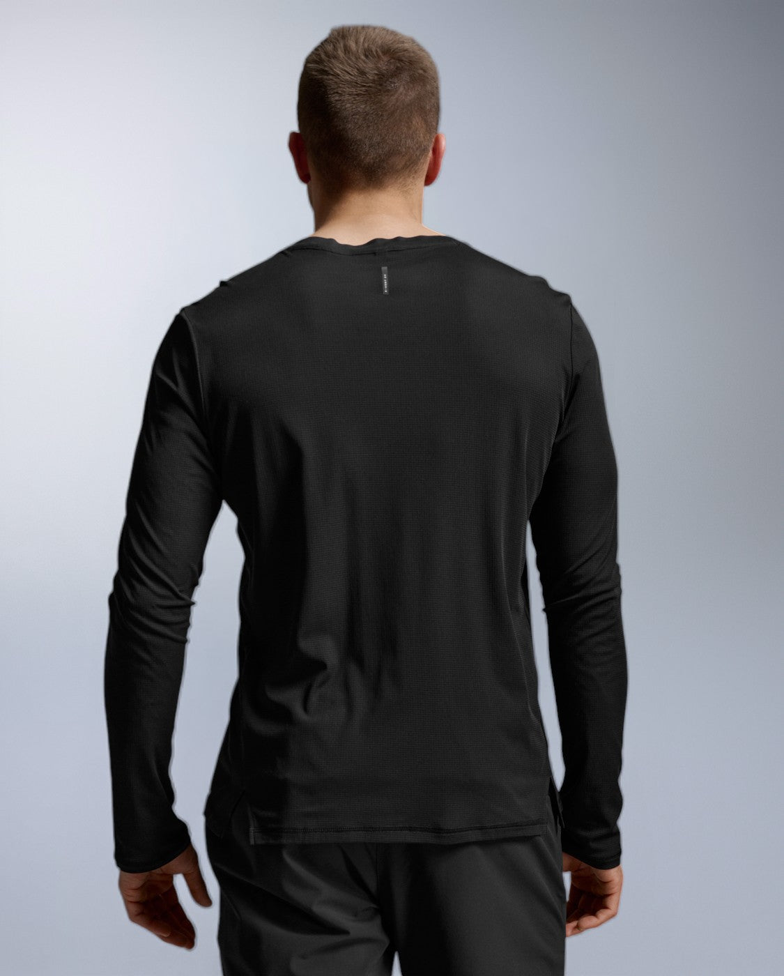 2xu-aero-trail-long-sleeve-maglia-trail-uomo-nera-manica-lunga image 3