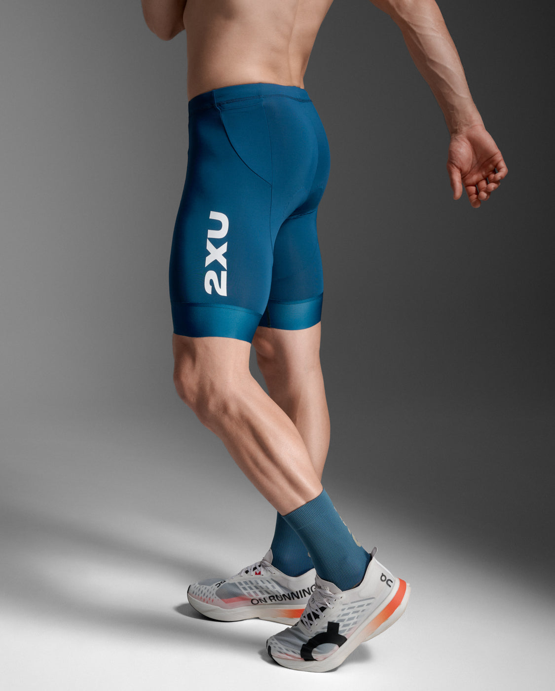 2xu-aero-tri-9-inch-shorts-triathlon-blu-bianco image 2