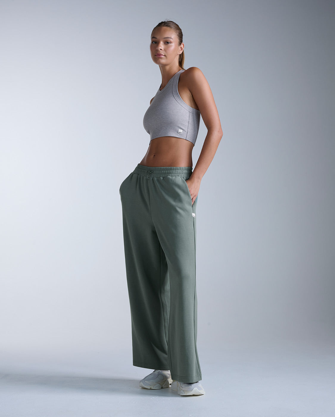 2xu-fluid-tencel-ribbed-crop-tank-canotta-crop-donna-grigia image 6
