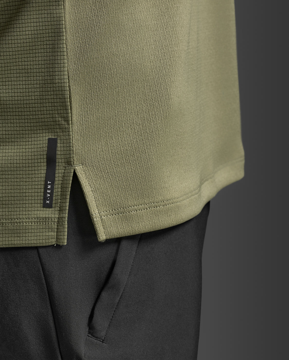 2xu-aero-tee-uomo-slim-verde image 6