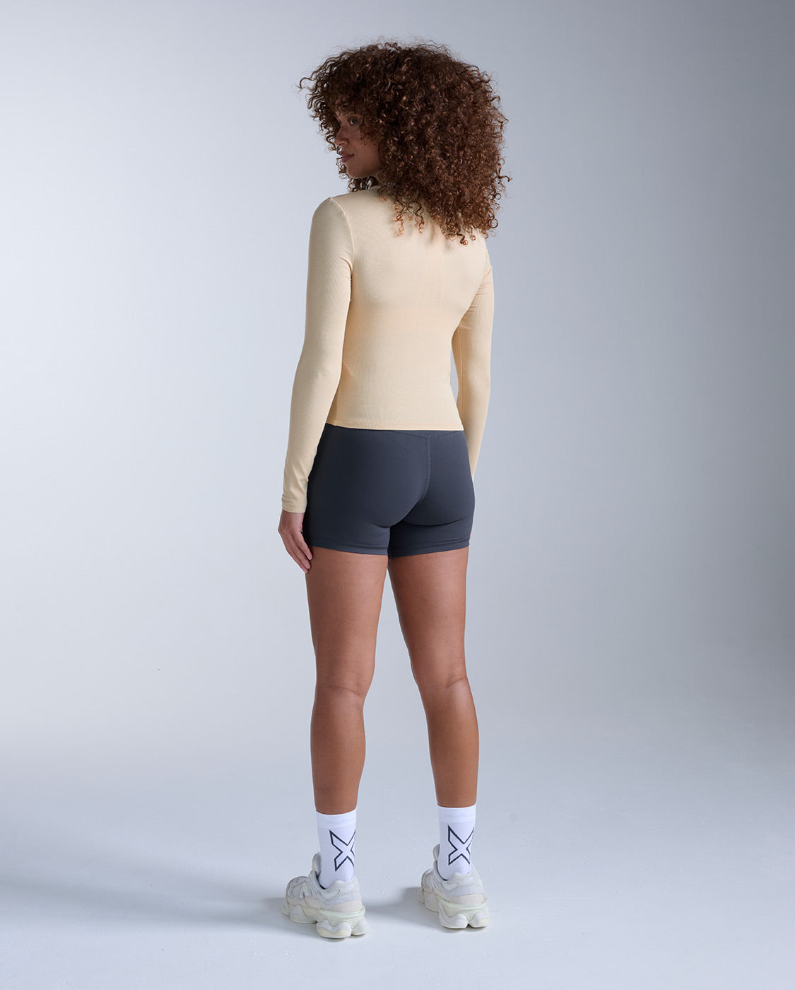 2xu-form-fluid-modal-maglia-manica-lunga-a-coste-beige image 7