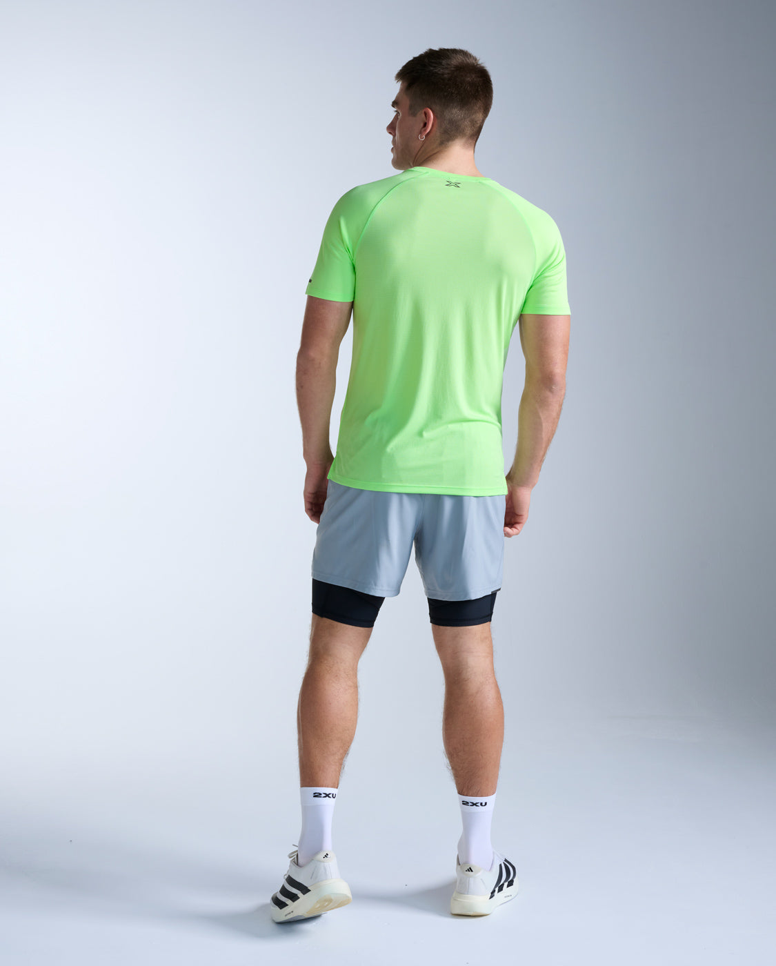 2xu-aero-tee-uomo-verde-chiaro image 8