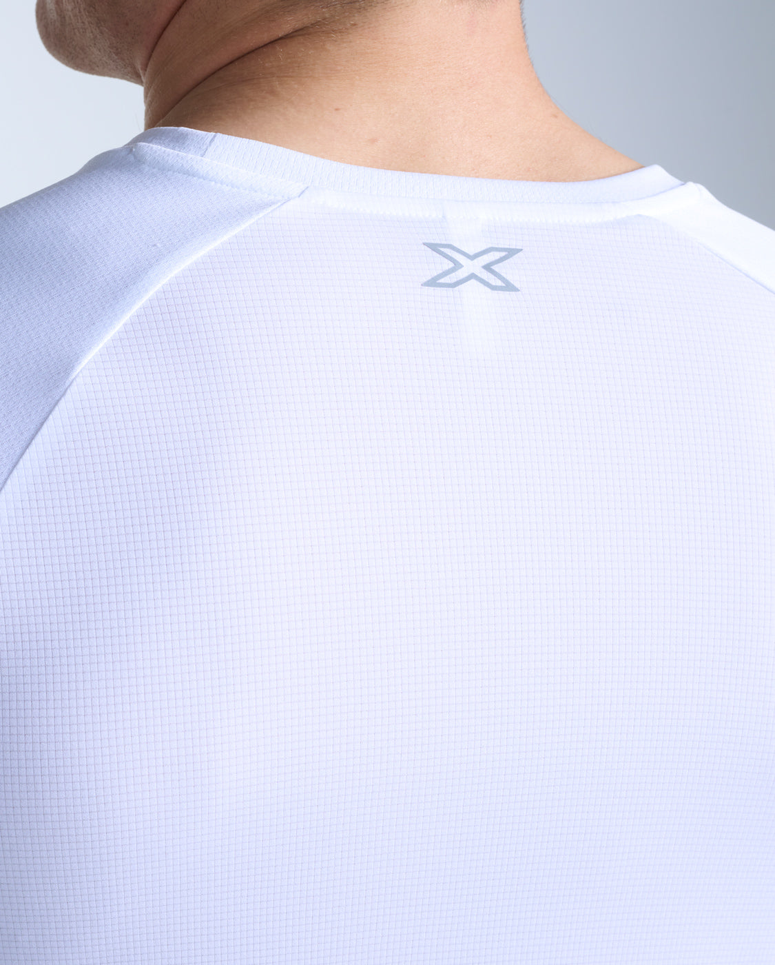 2xu-aero-long-sleeve-slim-maglia-running-bianca image 4