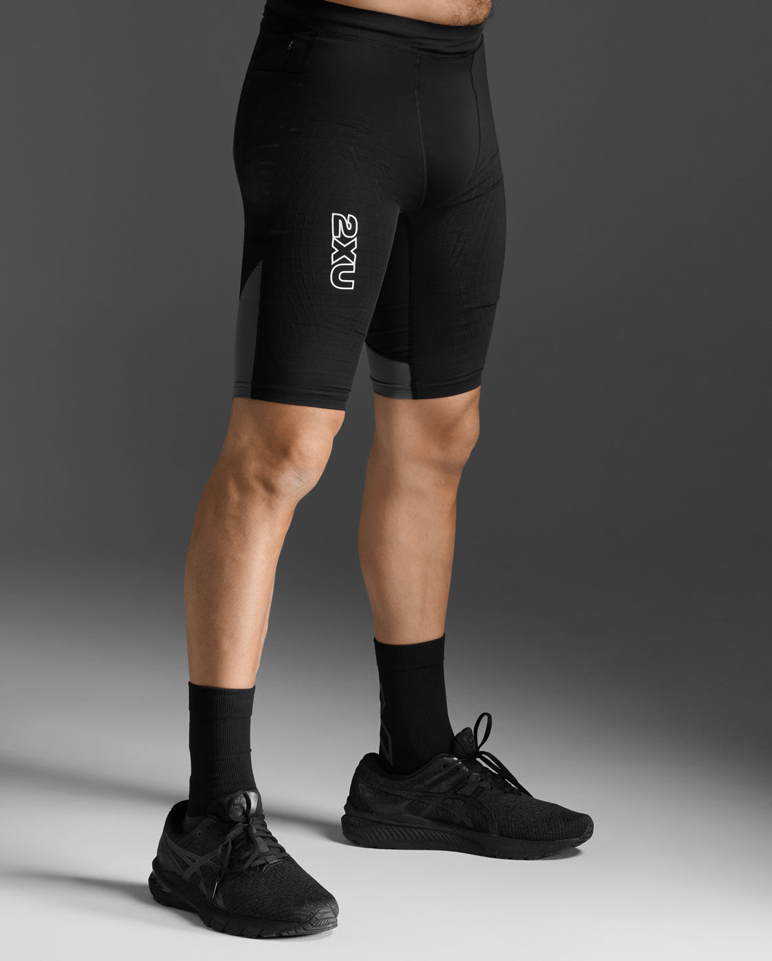 2xu-light-speed-react-compression-shorts-neri-pantaloncini-running-compressivi image 3