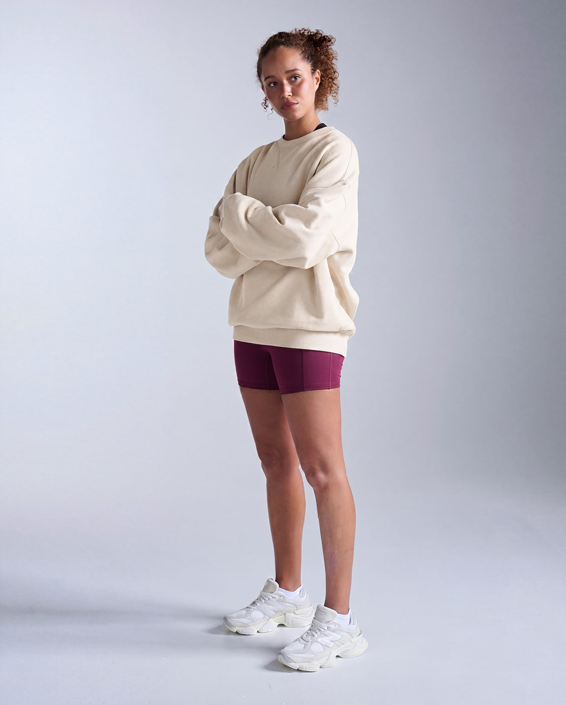 2xu-ez-felpa-girocollo-oversize-in-cotone-organico-uomo-beige image 4