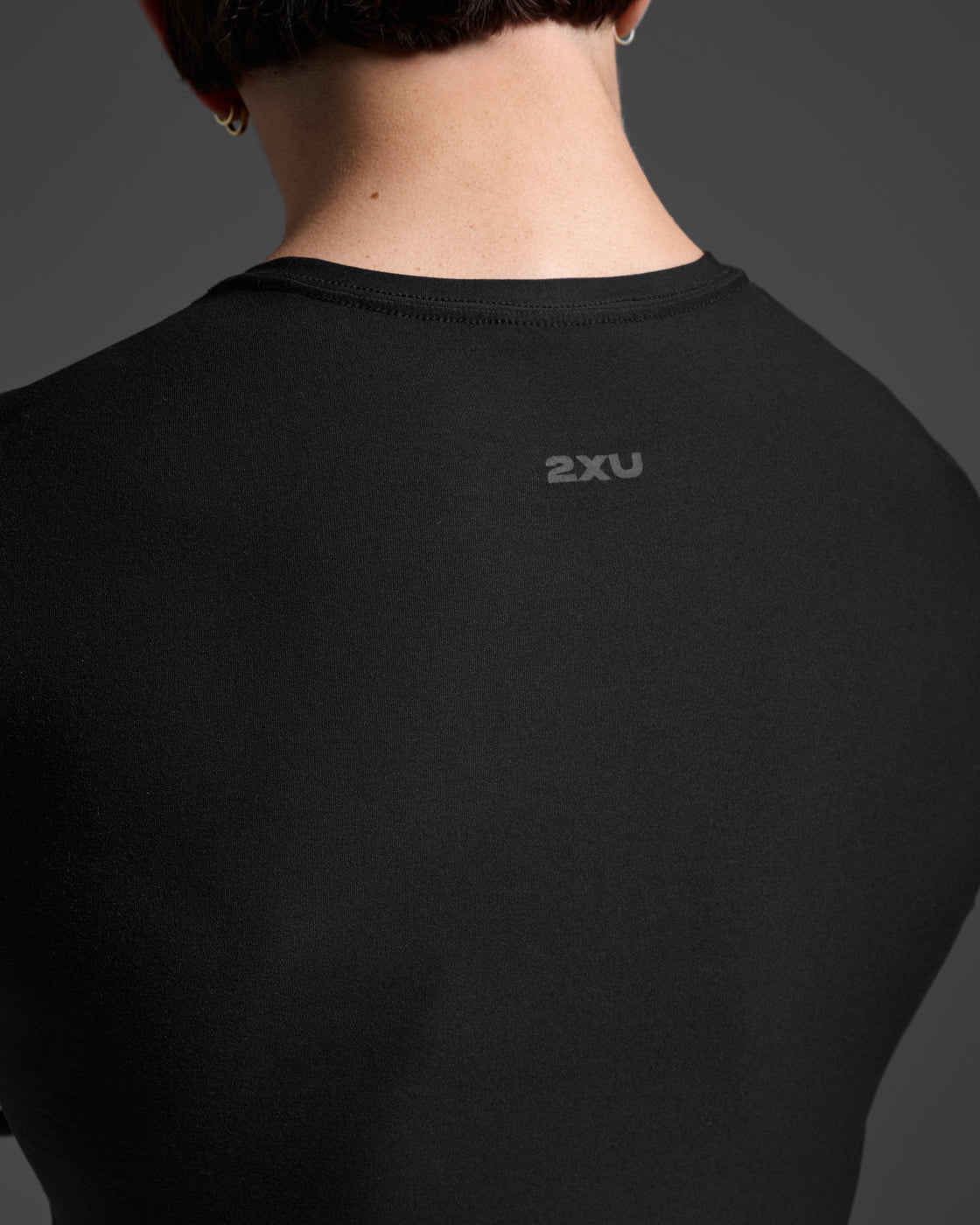2xu-signature-long-sleeve-tee-uomo-maglia-maniche-lunghe-nera image 5