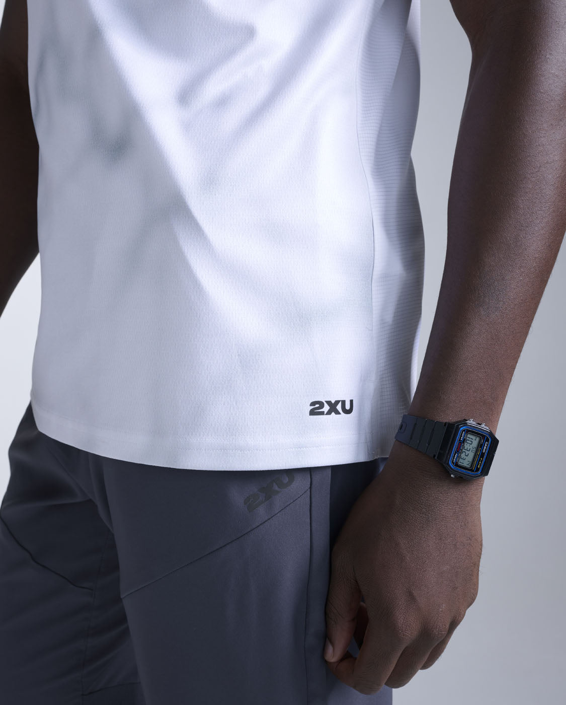 2xu-aero-tank-canotta-running-uomo-grigio-azzurro image 4