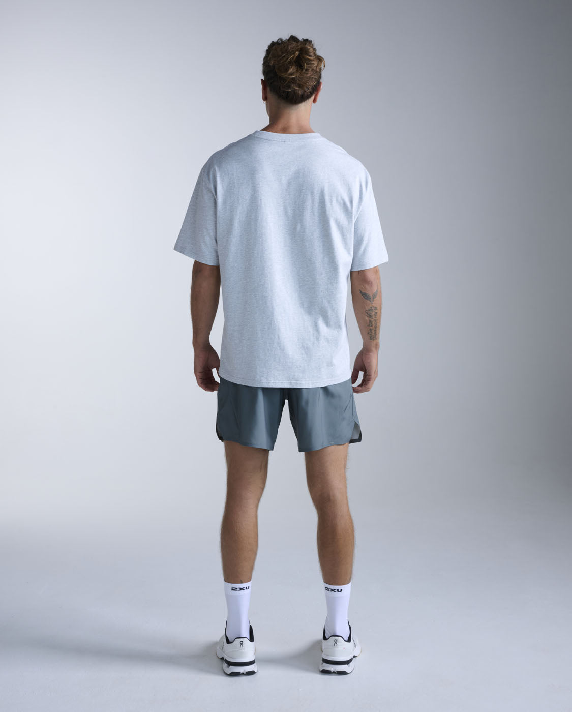 2xu-ez-oversized-organic-cotton-tee-t-shirt-unisex-grigio image 7