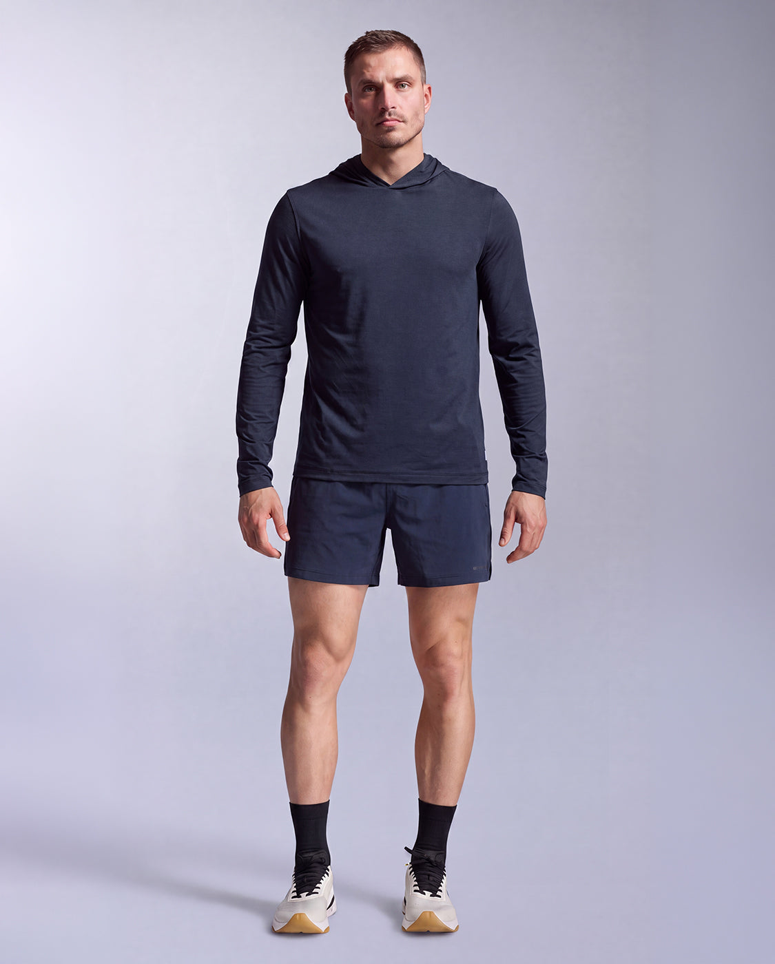 2xu-motion-uomo-felpa-cappuccio-manica-lunga-blu image 2