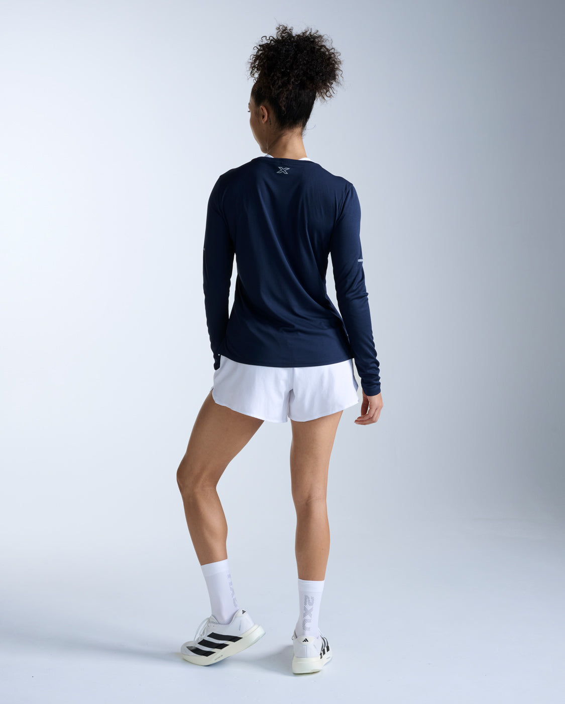 2xu-aero-long-sleeve-blu-maglia-running-manica-lunga-slim image 7