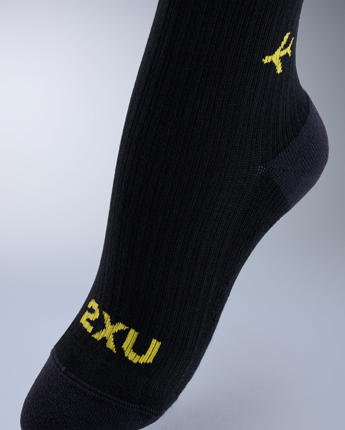 2xu-flight-bamboo-charcoal-calze-a-compressione-graduata-nero image 5