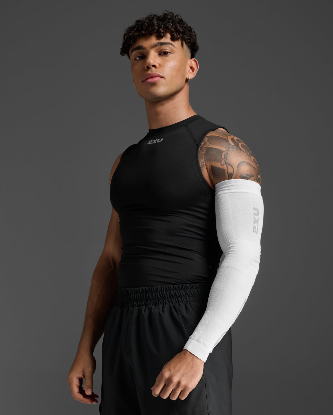2xu-flex-compression-arm-sleeve-singolo-manicotto-bianco image 1