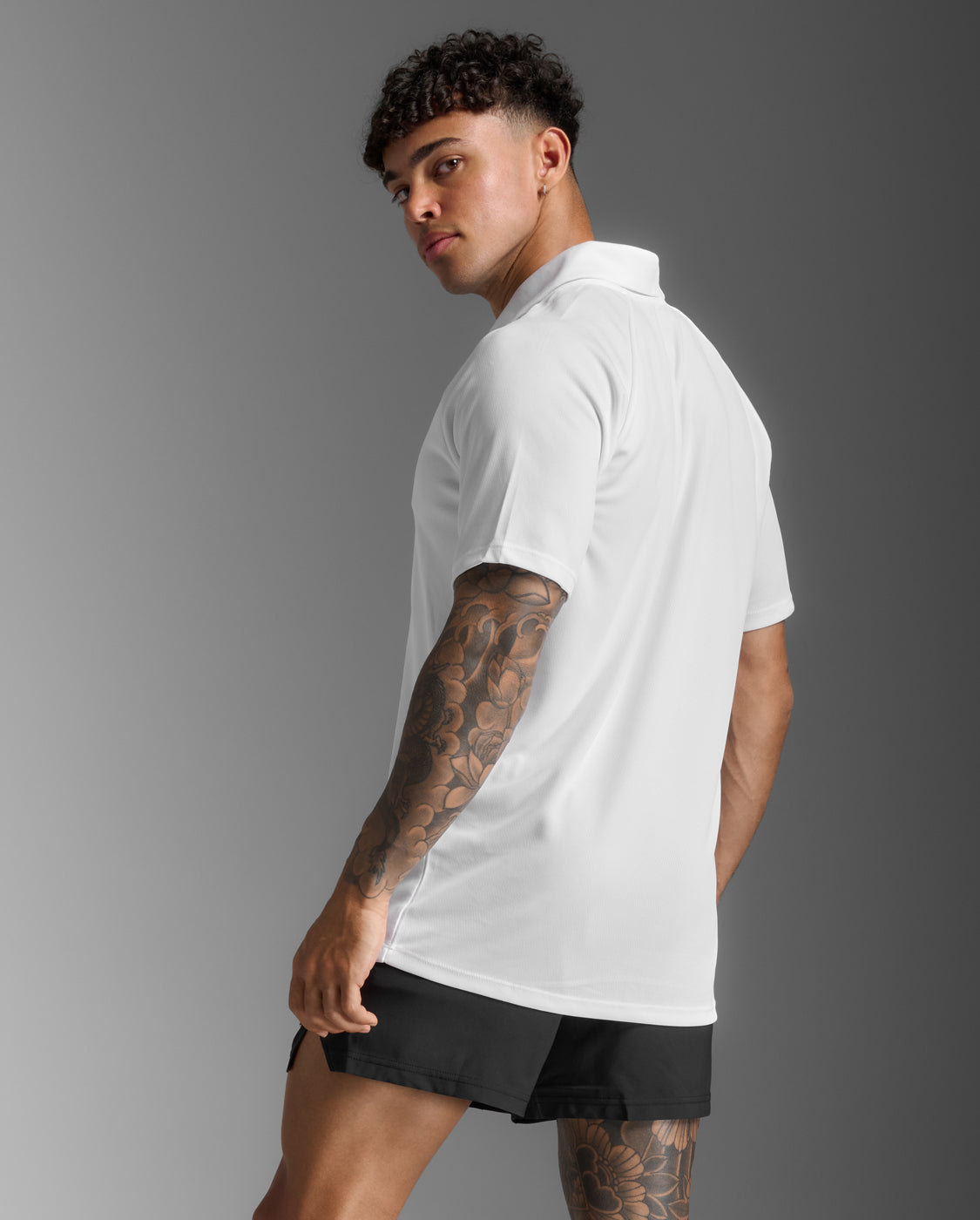 2xu-aspire-polo-uomo-bianco image 3