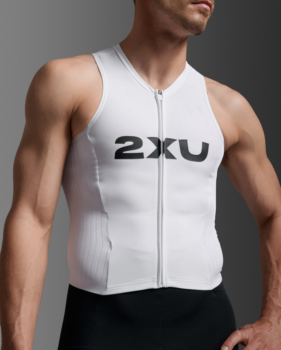 2xu-light-speed-react-trisuit-uomo-a-maniche-corte image 7