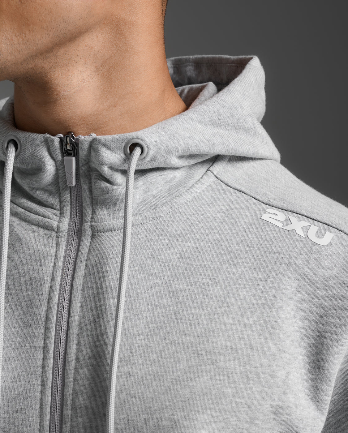 2xu-aspire-zip-hoodie-uomo-con-cappuccio-grigio-chiaro image 6