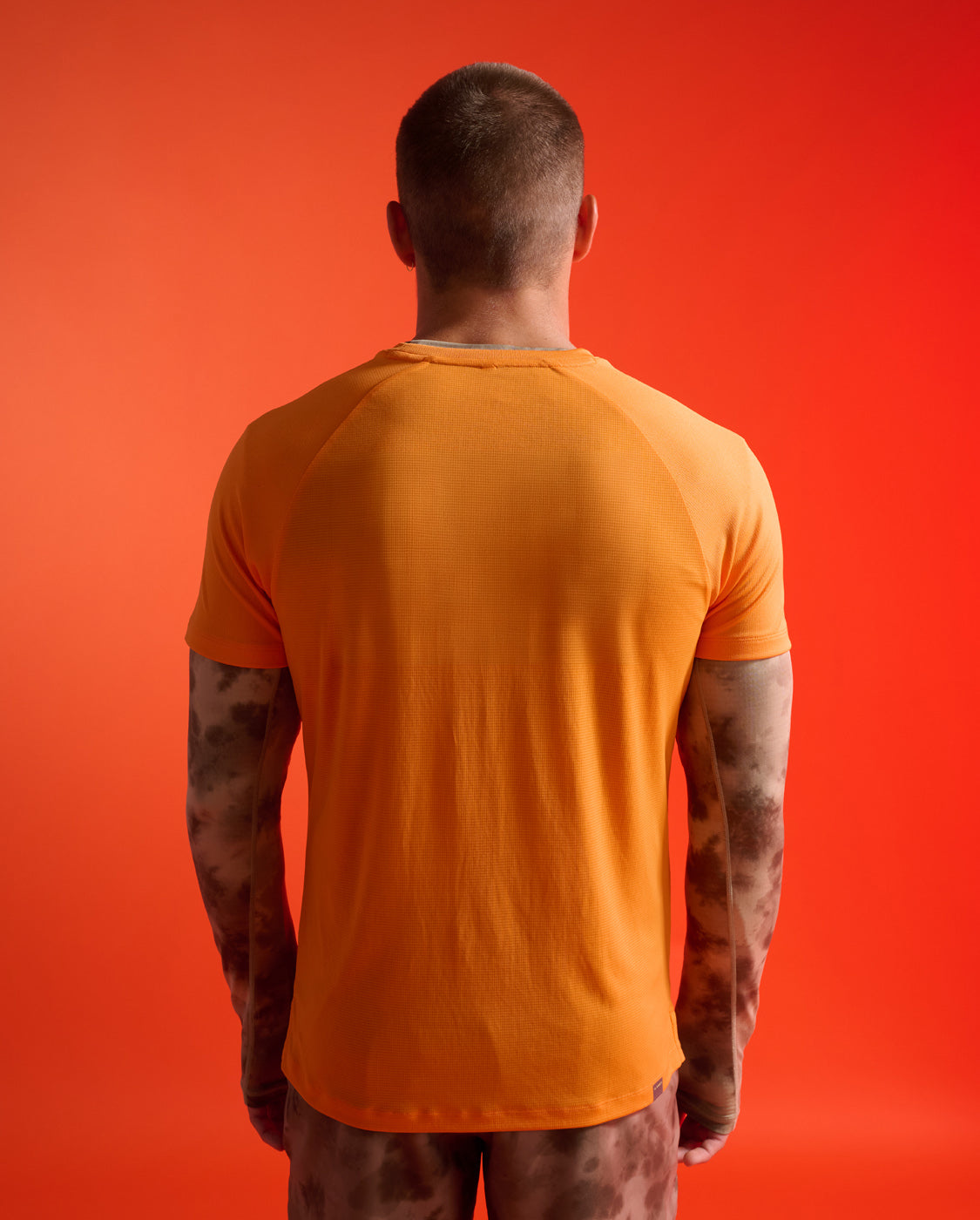 2xu-aero-tee-arancione-maglia-running-slim-upf-50 image 3