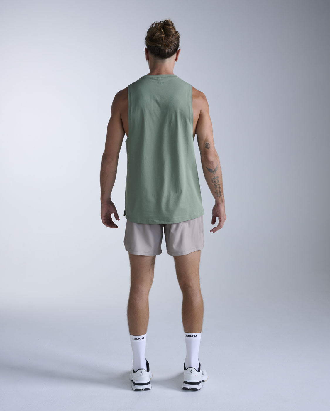 2xu-motion-cotton-flex-tank-uomo-canotta-training-verde image 8