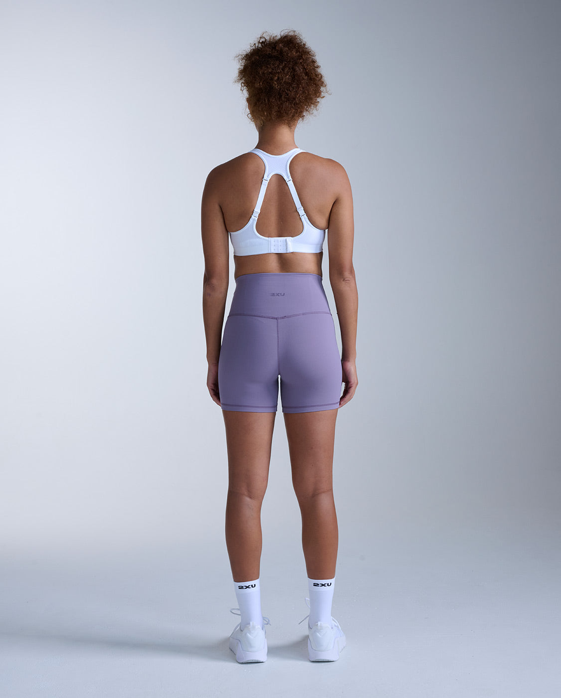2xu-fluid-hi-rise-5-inch-shorts-shorts-training-donna-viola image 7