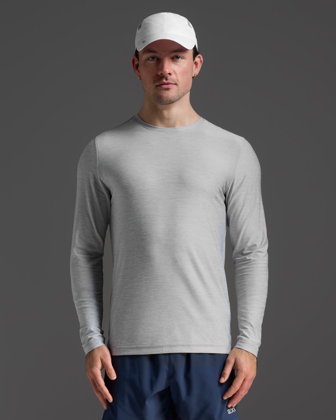 2xu-signature-uomo-t-shirt-manica-lunga-grigia image 1
