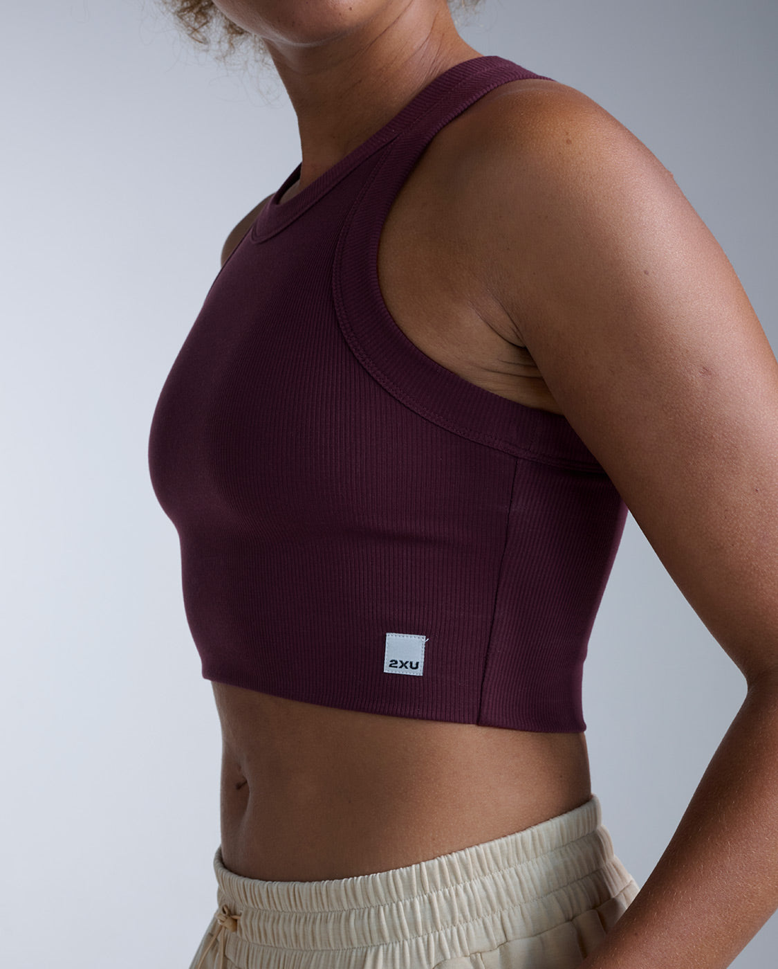 2xu-fluid-tencel-ribbed-crop-tank-bordeaux image 3