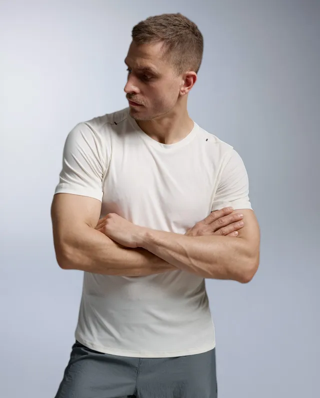 2xu-aero-trail-tee-maglia-trail-running-uomo-beige-upf-50 image 1
