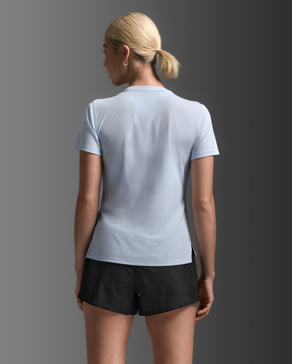 2xu-aero-tee-slim-blu image 3